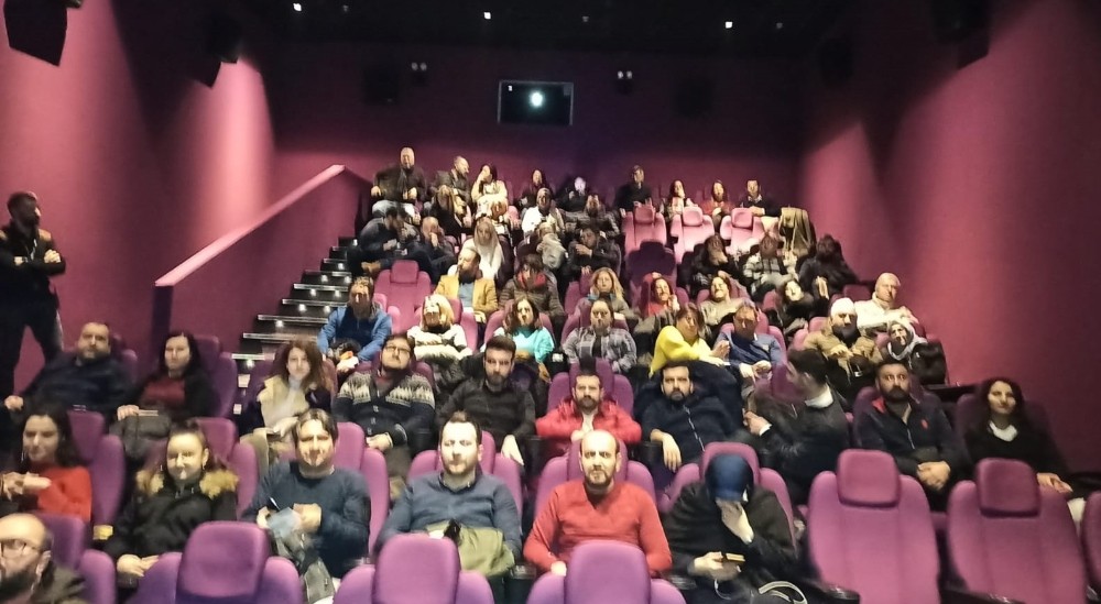 41 Burda AVM, gazetecileri sinema filminde buluşturdu 
