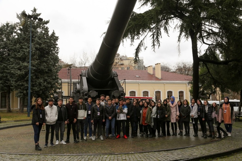 41 Genç müze gezisinde 