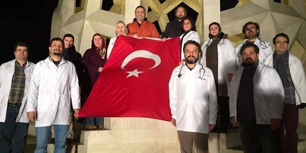41 İlden 450 Doktor İstiklal Marşı'nı okudu