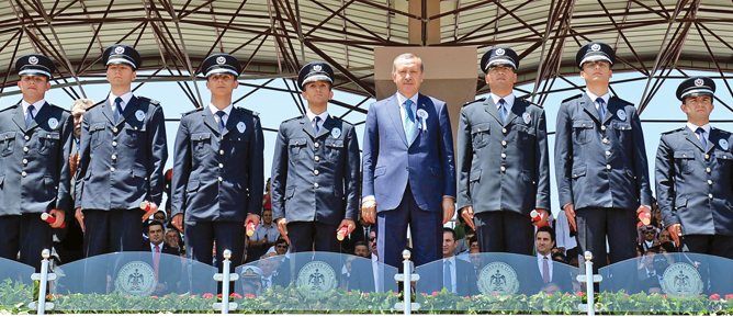 ‘Polisimizi kimseye yıprattırmayız’