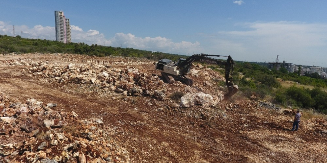 Erdemli Belediyesi’nin sosyal tesis çalışmaları sürüyor