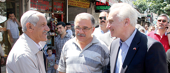 Küstah Büyükelçi’nin G.Doğu’da işi ne?