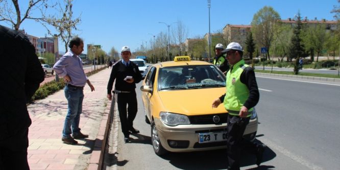2 aracın çarptığı öğrenci ağır yaralandı