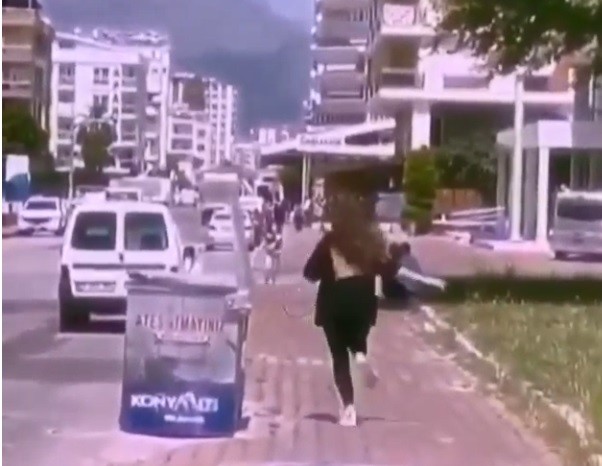 42 gündür görüşmeyen 2 kız arkadaşın özlemi duygulandırdı 