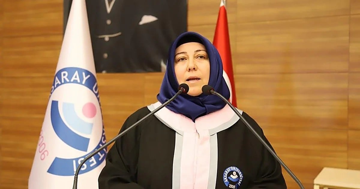42 yaşında 3 çocuk annesi ev hanımı üniversiteyi bölüm birincisi bitirdi