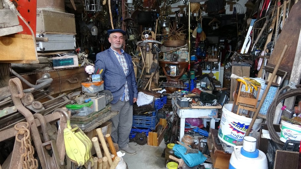 42 yıllık antika eşya merakı depoları doldurdu 