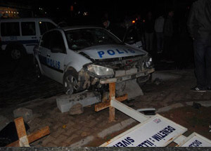 Polis Aracı Kaza Yaptı: 2 Yaralı