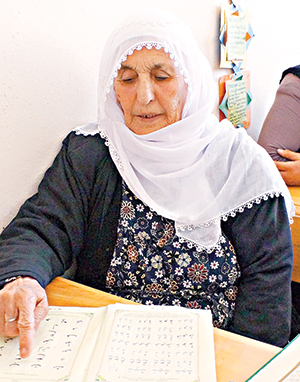 94 yaşında Kur’an öğreniyor