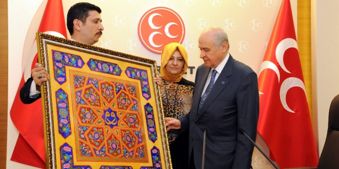 Bahçeli’ye kalem işi pano