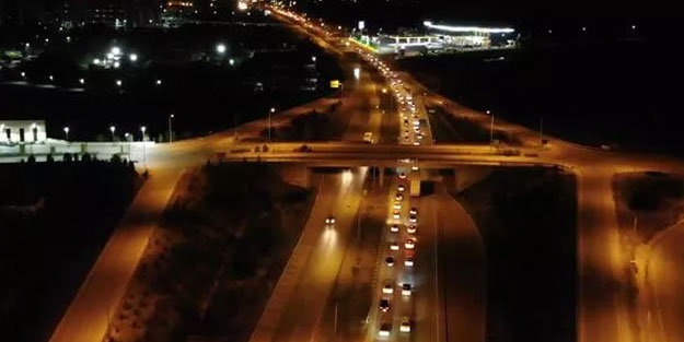 43 ilin geçiş güzergahında gece yarısı trafik yoğunluğu