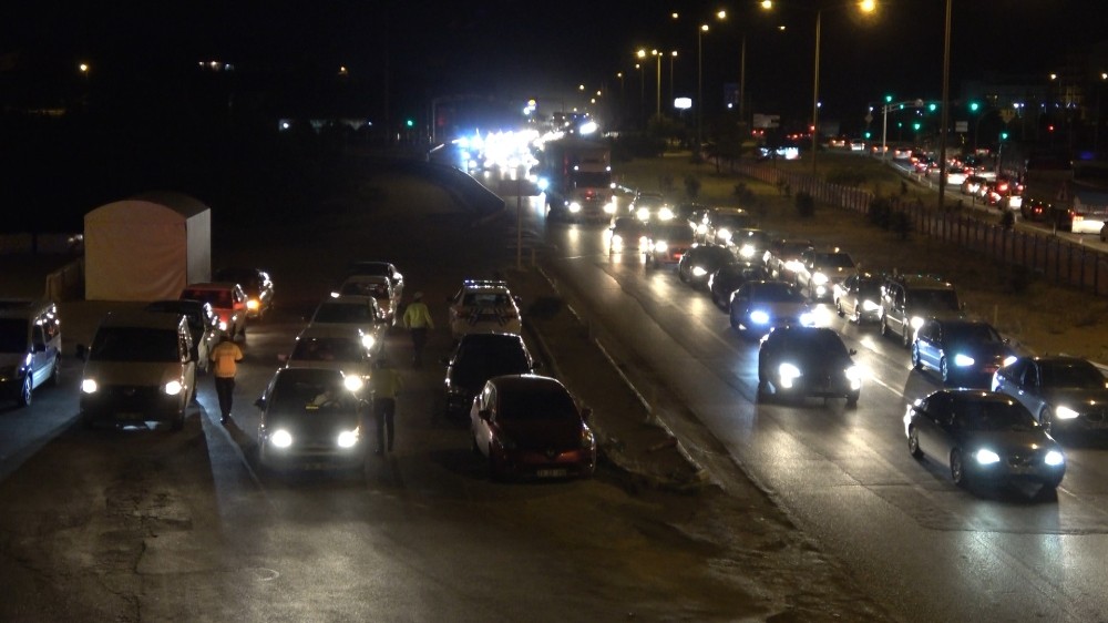 43 ilin geçiş güzergahında trafik yoğunluğu 