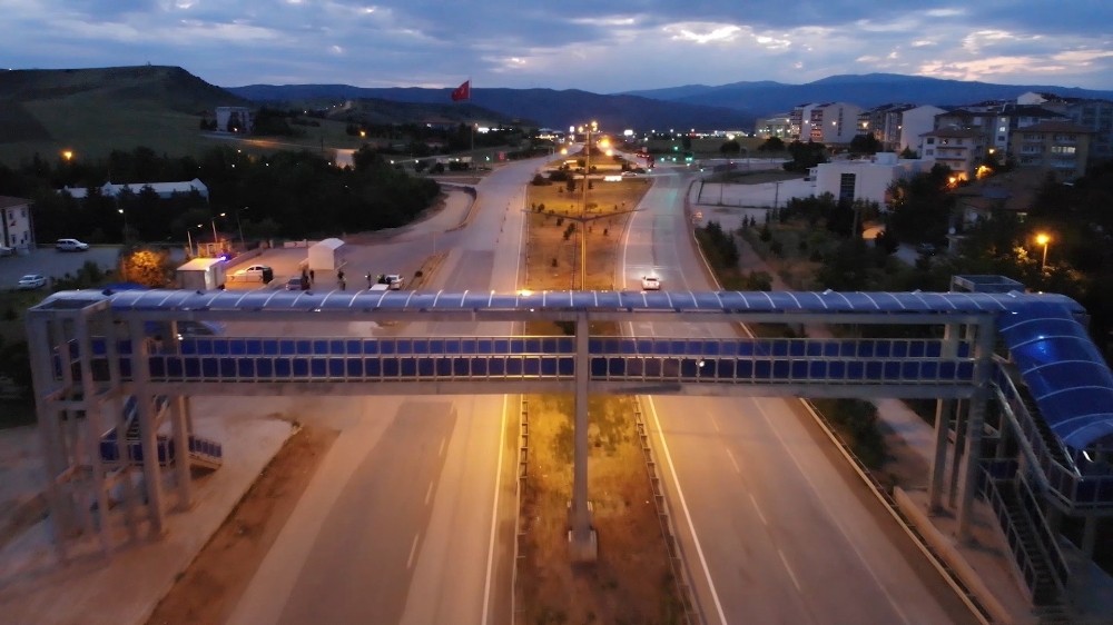43 ilin geçiş güzergahındaki yollar bu bayramda boş kaldı 
