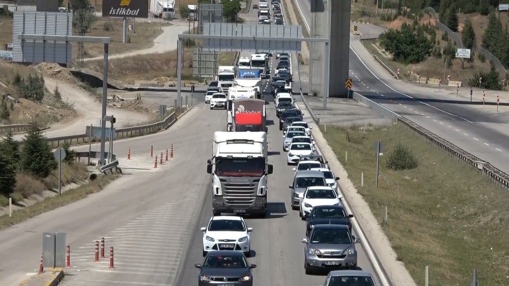 43 ilin geçiş noktası Kırıkkale’de trafik kilit 