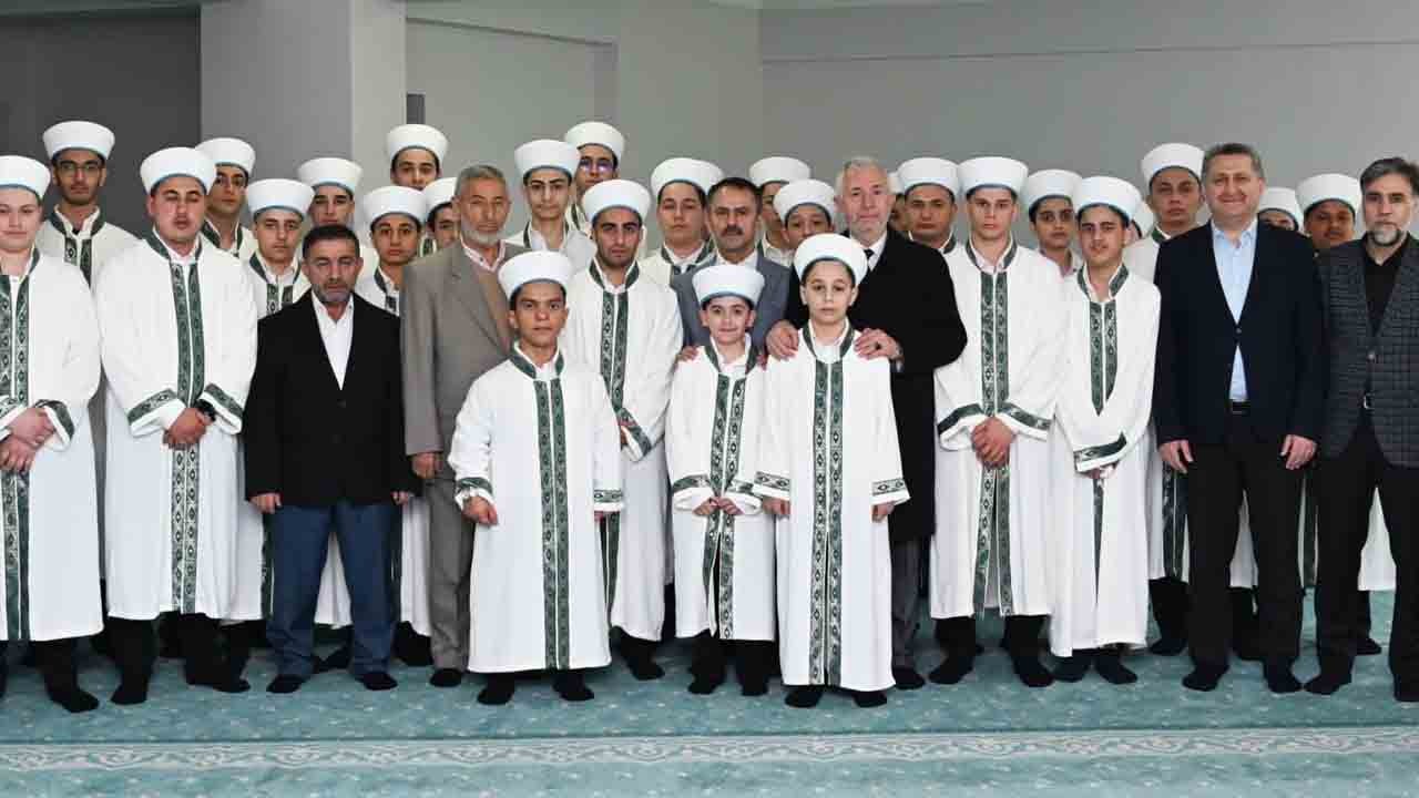 43 Kur’an bülbülü hafız icazet aldı