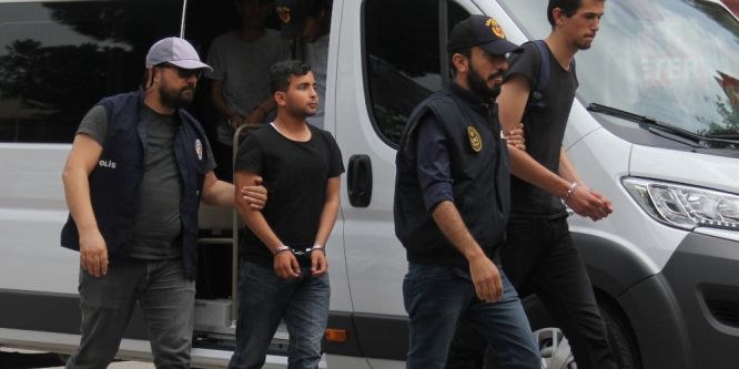 Duvarlara yasa dışı yazı yazan 4 kişi gözaltına alındı