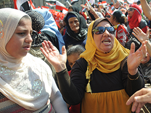 MEYDANLARDA HÜZÜN VE ENDİŞE HAKİM