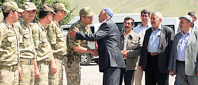 Kapanan karakol köylüyü üzdü