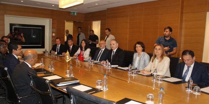 Bakan Özlü yabancı bakanlarla görüştü