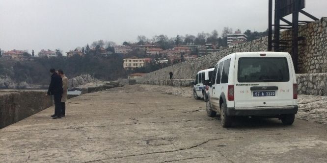 Deniz kenarında çocuk montu bulan polis harekete geçti