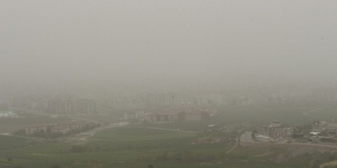 Adıyaman’ı toz bulutu kapladı