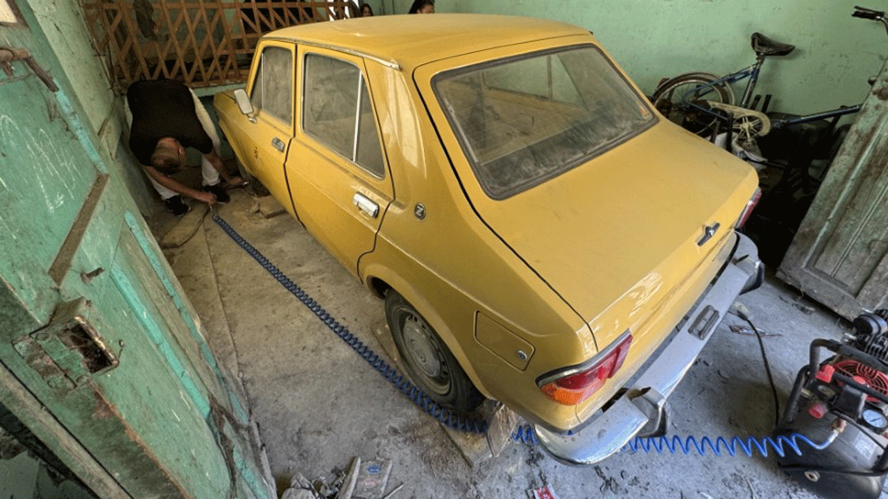 44 yıldır garajda duruyordu: 15 bin euroya satıldı!