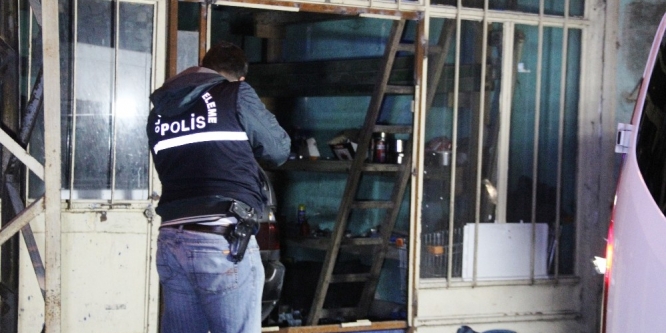 Kiracıları cipini kundakladı