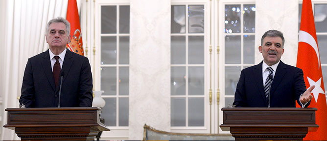 Gül: Türkiye evinin önünü temizledi