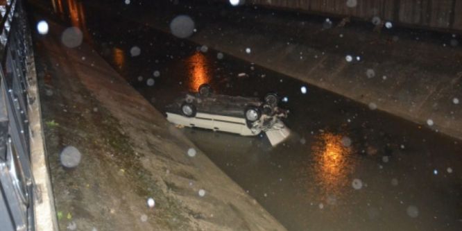 Otomobil sulama kanalına uçtu: 1 ölü
