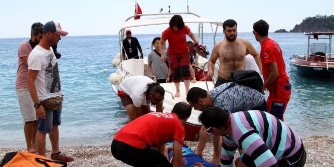 Kayalıklara düşen tatilciyi UMKE kurtardı