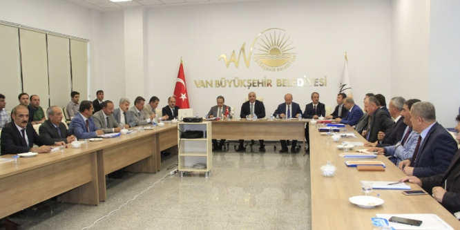 Vali ve Büyükşehir Başkan Vekili Zorluoğlu, daire başkanları ile bir araya geldi