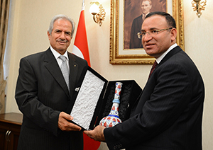 Bozdağ’dan umre diplomasisi