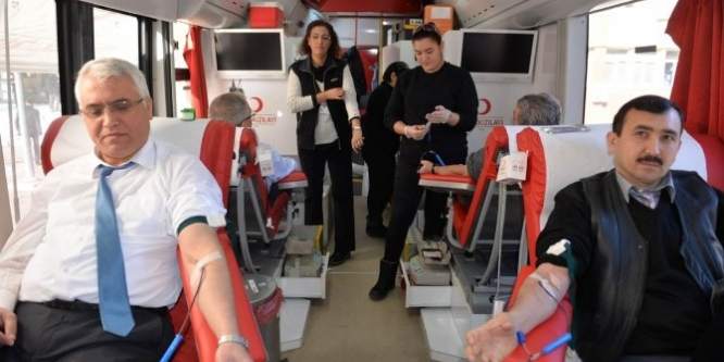 Kan bağışı kampanyasına destek gelmeye devam ediyor