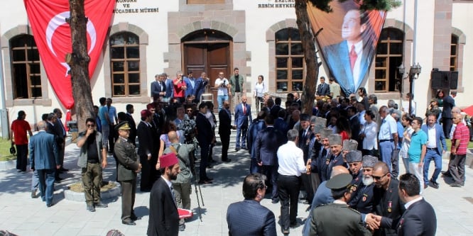 Tarihi Erzurum Kongresi 98 yıl sonra yeniden canlandırıldı