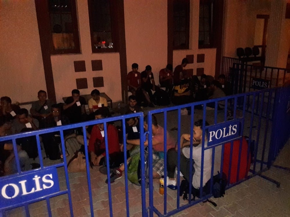45 göçmeni İstanbul’dan kamyonet kasasında Fethiye’ye getiren 4 organizatör tutuklandı 