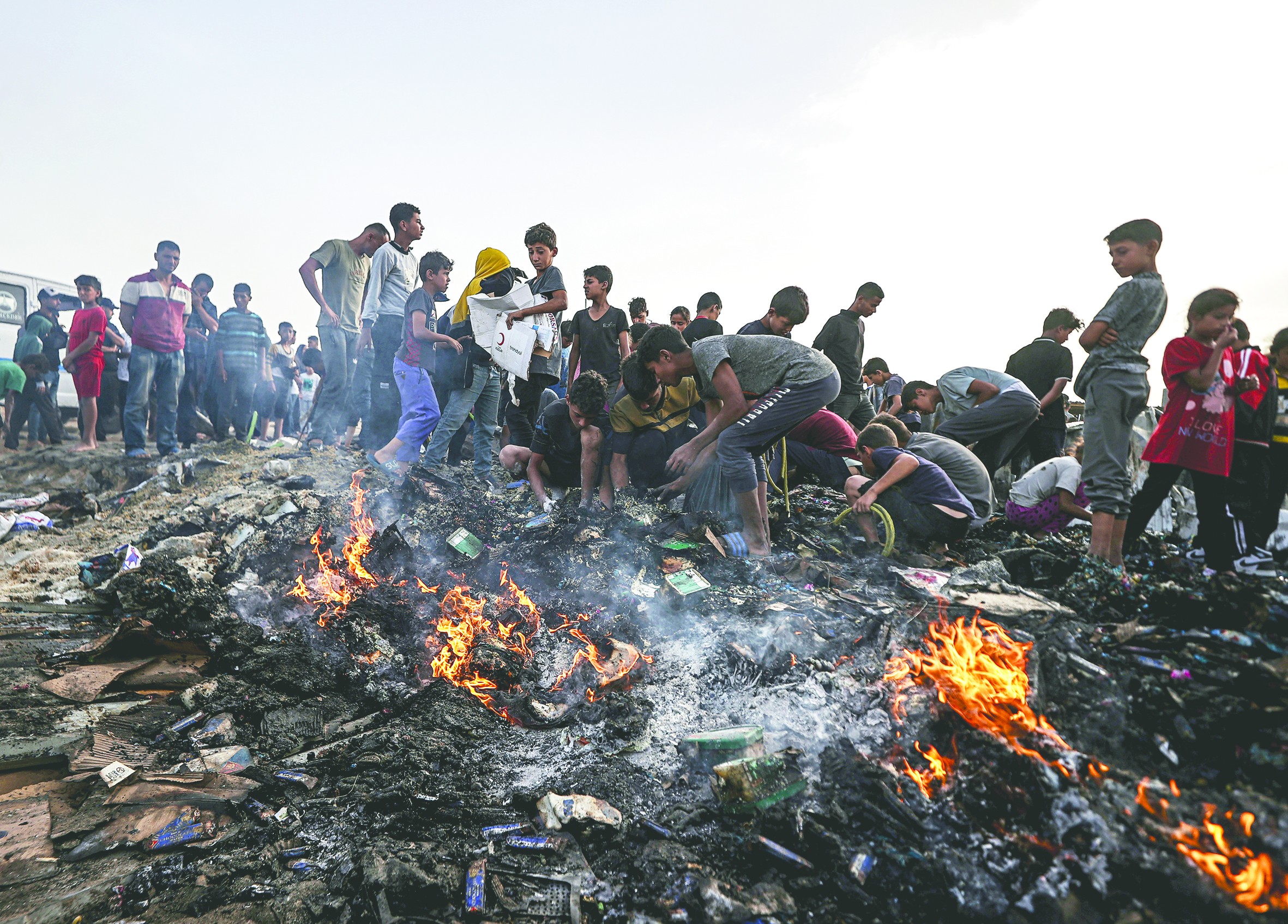 45 ölü onlarca yaralı! Soykırımcı cayır cayır yaktı