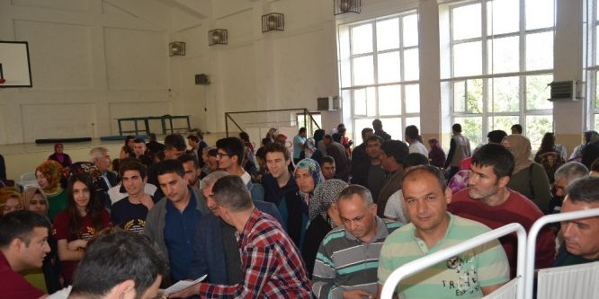 Kan vermek için sıraya girdiler