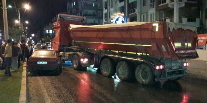 Milas’ta otomobil ile TIR çarpıştı; 2 yaralı