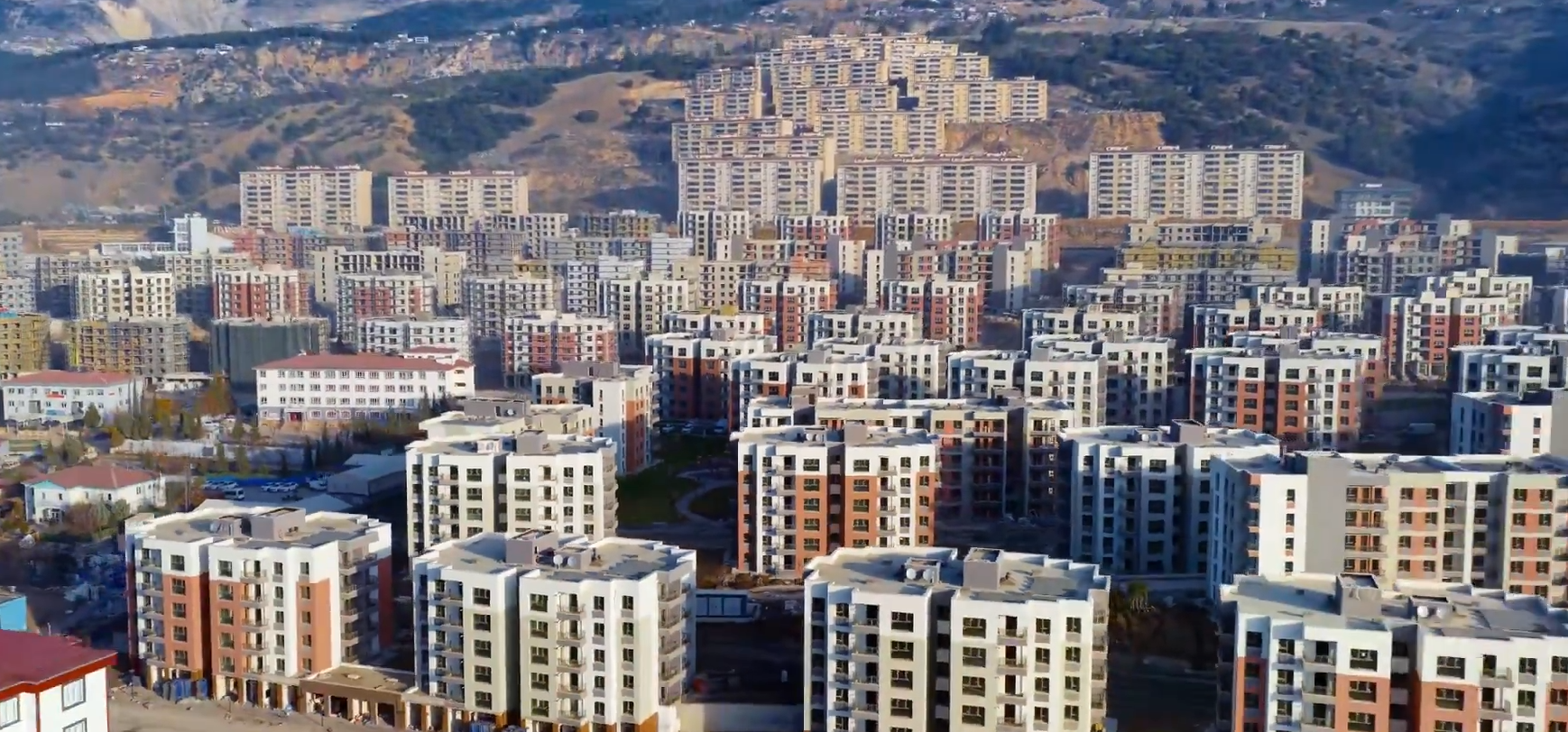 455 bininci konut teslimine tanıtım filmi: CHP maketini bile yapamaz