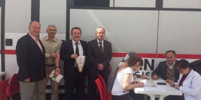 Eskişehir Atatürk Lisesi’nden Türk Kızılay’ına kan bağışı