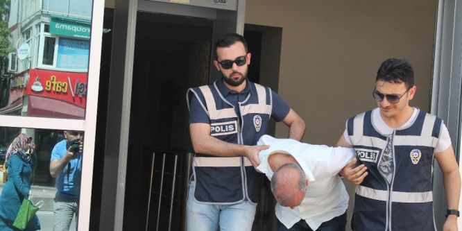Tespih hırsızı yakayı ele verdi