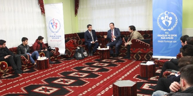 Gençlerle tecrübelerini paylaştı