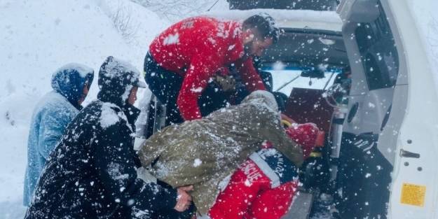 460 yerleşim biriminin yolu kapandı! Mahsur kalanların yardımına UMKE yetişiyor