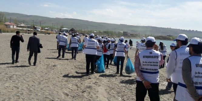 Van’da tonlarca çöp toplandı