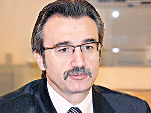 Kürşad Tüzmen’i darp davası başladı