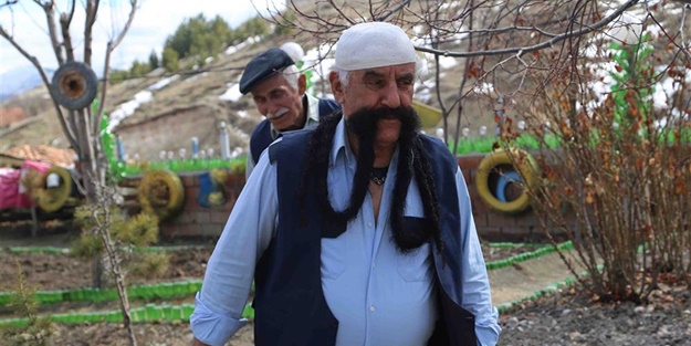 47 senedir bıyıklarını kesmiyor! Bakın neden...