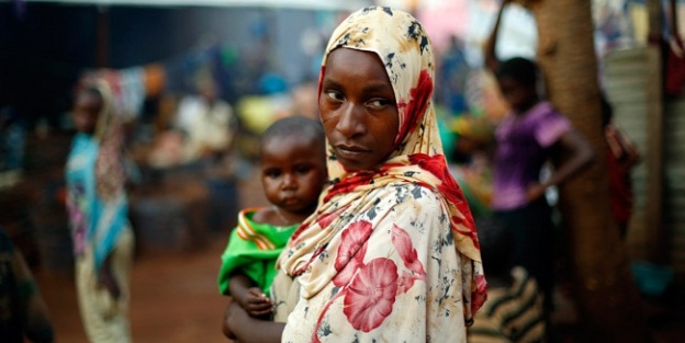 474 Müslüman aylardır mahsur