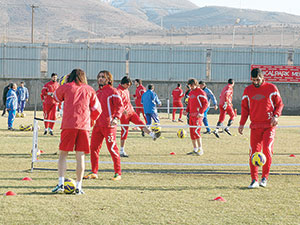 Gakkoşlar Kartal’a bileniyor