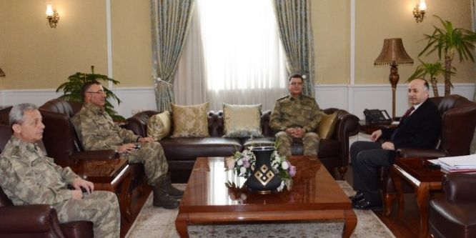 Korgeneral Yaşar’dan Vali Azizoğlu’na süpriz ziyaret