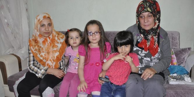 Görme kaybı yaşayan torunları için gözyaşı döküyor