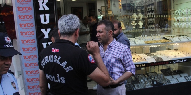 Kavgaya müdahale eden polis, tüfeğin ateş almasıyla yaralandı